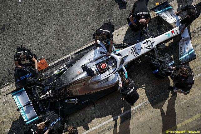 Льюис Хэмилтон: Нас ждут новые трудности Льюис Хэмилтон: Нас ждут новые трудности