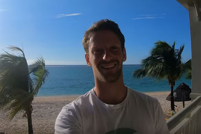 Видео: Роман Грожан занимается кайтсёрфингом