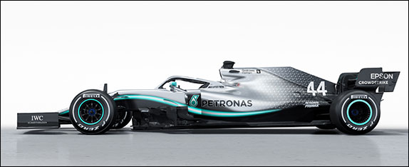 В Mercedes представили и обкатали новую машину В Mercedes представили и обкатали новую машину