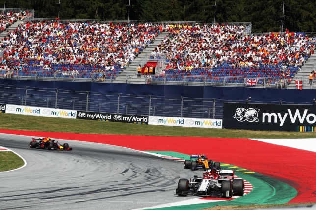 Болельщики едут в Австрию, хотя гонки пройдут без зрителей