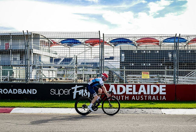 Боттас потренировался на бывшей трассе в Аделаиде