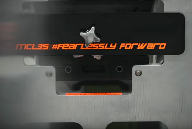 Видео: В McLaren готовятся к презентации MCL35