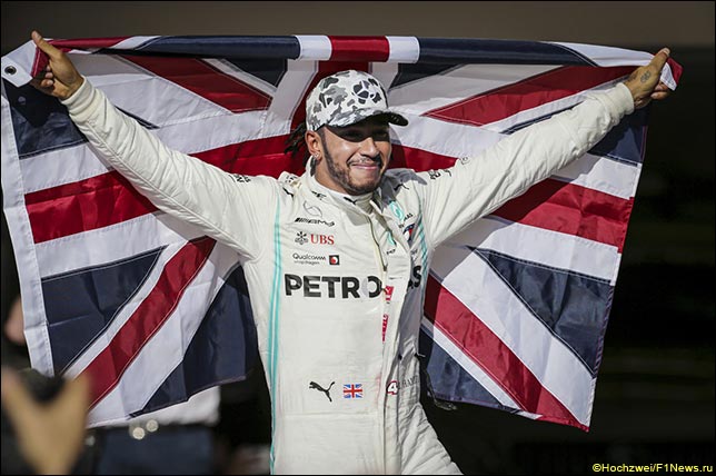 Линекер считает Льюиса лучшим в истории Великобритании