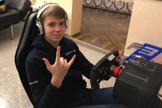 Роберт Шварцман выступит за Ferrari в виртуальной гонке