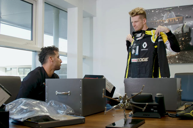 Видео: Пилоты Renault получили новую униформу