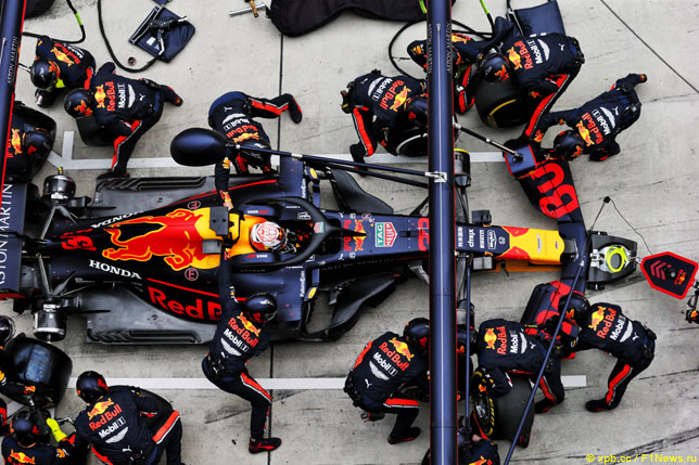 DHL Fastest Pit Stop Award: Red Bull побеждает в Шанхае DHL Fastest Pit Stop Award: Red Bull побеждает в Шанхае