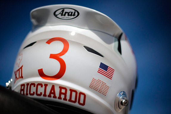Риккардо выступит в США в шлеме с необычным дизайном Риккардо выступит в США в шлеме с необычным дизайном