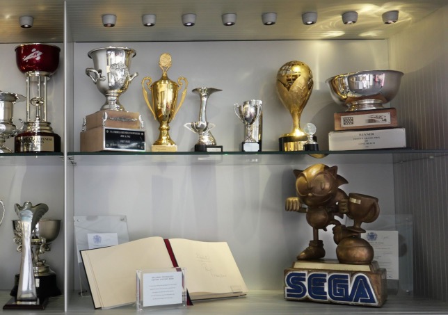 В McLaren выставили на обозрение победный трофей Сенны