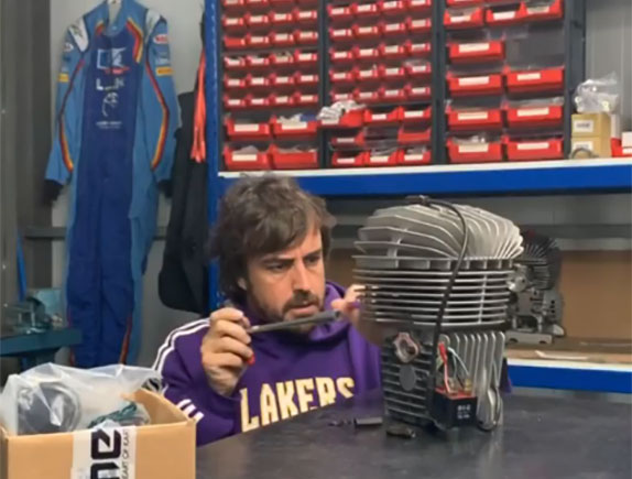 Фернандо Алонсо решил восстановить свой старый карт Фернандо Алонсо решил восстановить свой старый карт