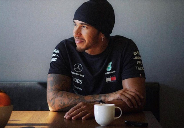 Льюис Хэмилтон: За скорость на тестах наград не дают Льюис Хэмилтон: За скорость на тестах наград не дают