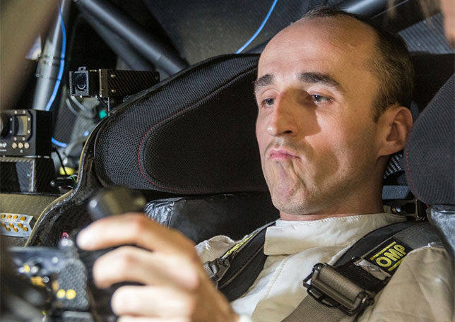 Кубице вполне комфортно за рулём машины DTM