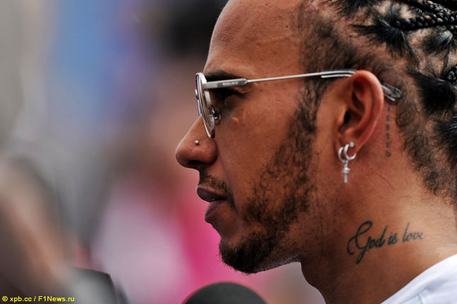 Хэмилтон: В Ferrari потеряли немного мощности