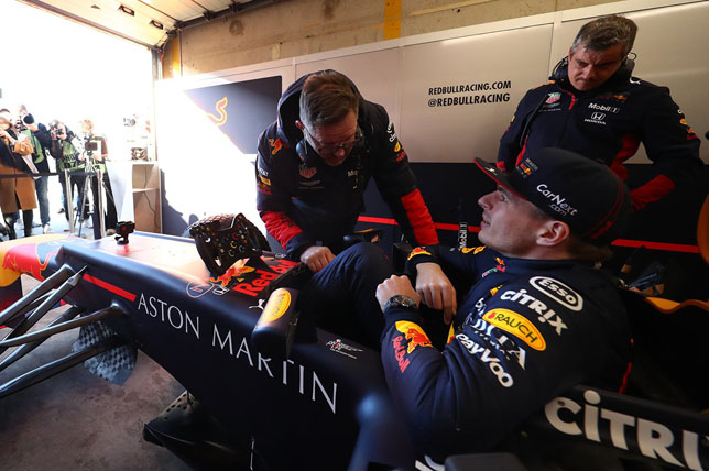 Макс Ферстаппен проехал первые круги по Зандфорту