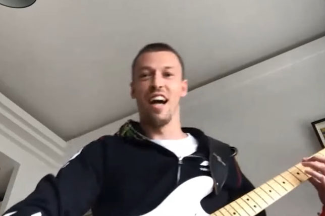 Видео: Даниил Квят играет на электрогитаре