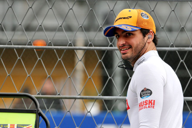 Сайнс: В McLaren поздравили меня с переходом в Ferrari
