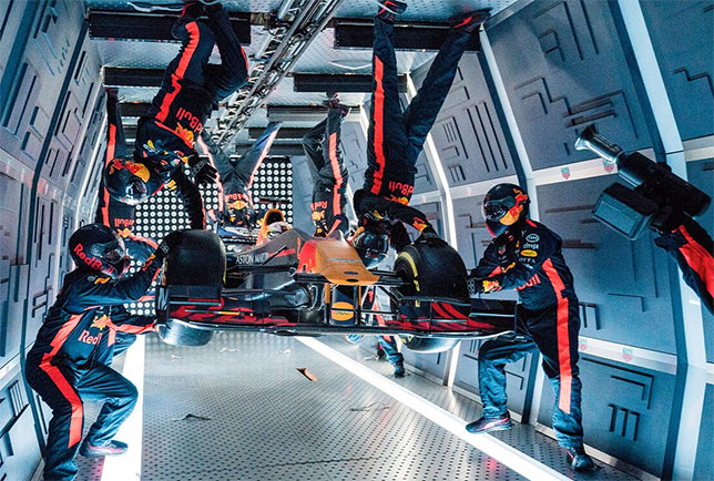 Видео: Red Bull проводит пит-стоп в невесомости