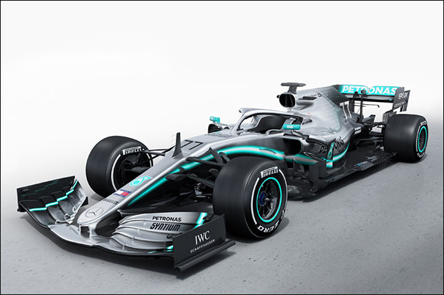 В Mercedes представили и обкатали новую машину В Mercedes представили и обкатали новую машину