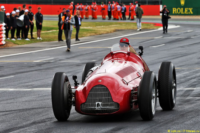 Видео: Кими Райкконен за рулём Alfa Romeo 159