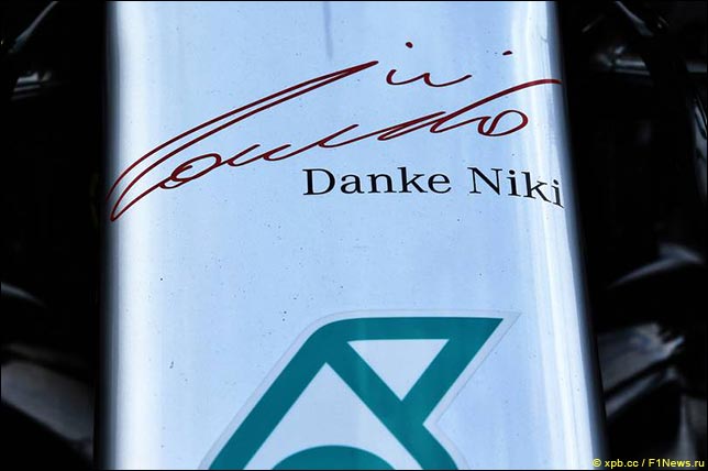 В Mercedes проведут уик-энд с траурными повязками В Mercedes проведут уик-энд с траурными повязками