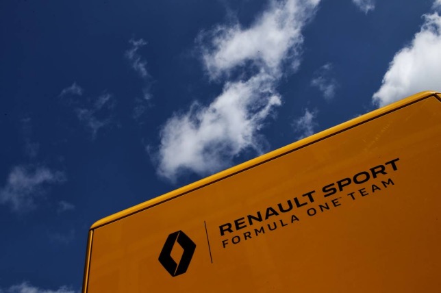 По примеру Mercedes, в Renault тоже придумали раскраску 