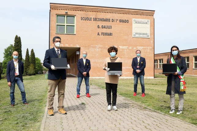 Ferrari увеличивает объём помощи в борьбе с пандемией