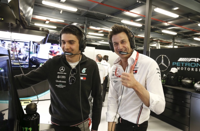 В Mercedes не хотели подвергать риску карьеру Окона