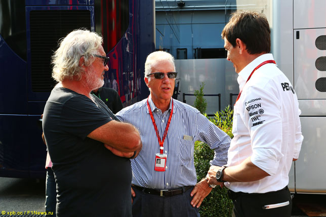 Флавио Бриаторе: Тото Вольфф не решит проблемы Ferrari