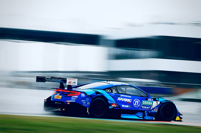 Дженсон Баттон успешно дебютировал в DTM