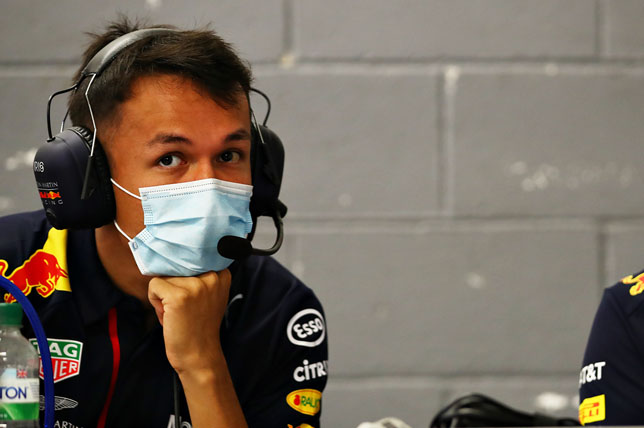 Red Bull Racing проводит съёмочный день в Сильверстоуне