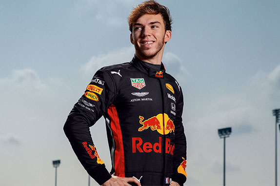 В Red Bull Racing представили новую униформу гонщиков