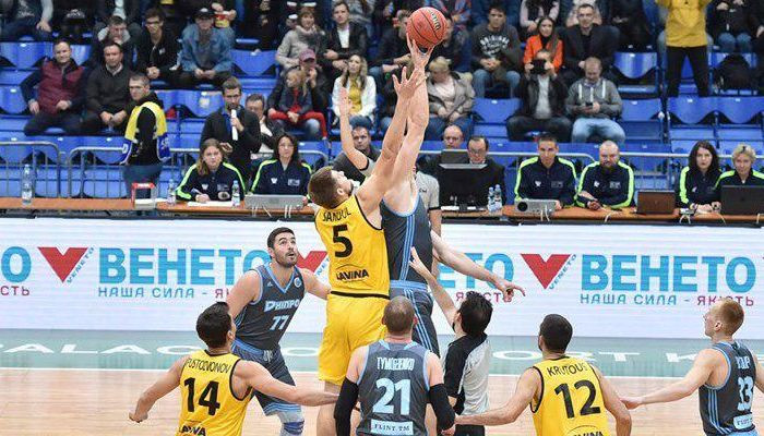 
Игра Киев-Баскета с Днепром была приостановлена из-за стычки болельщиков
