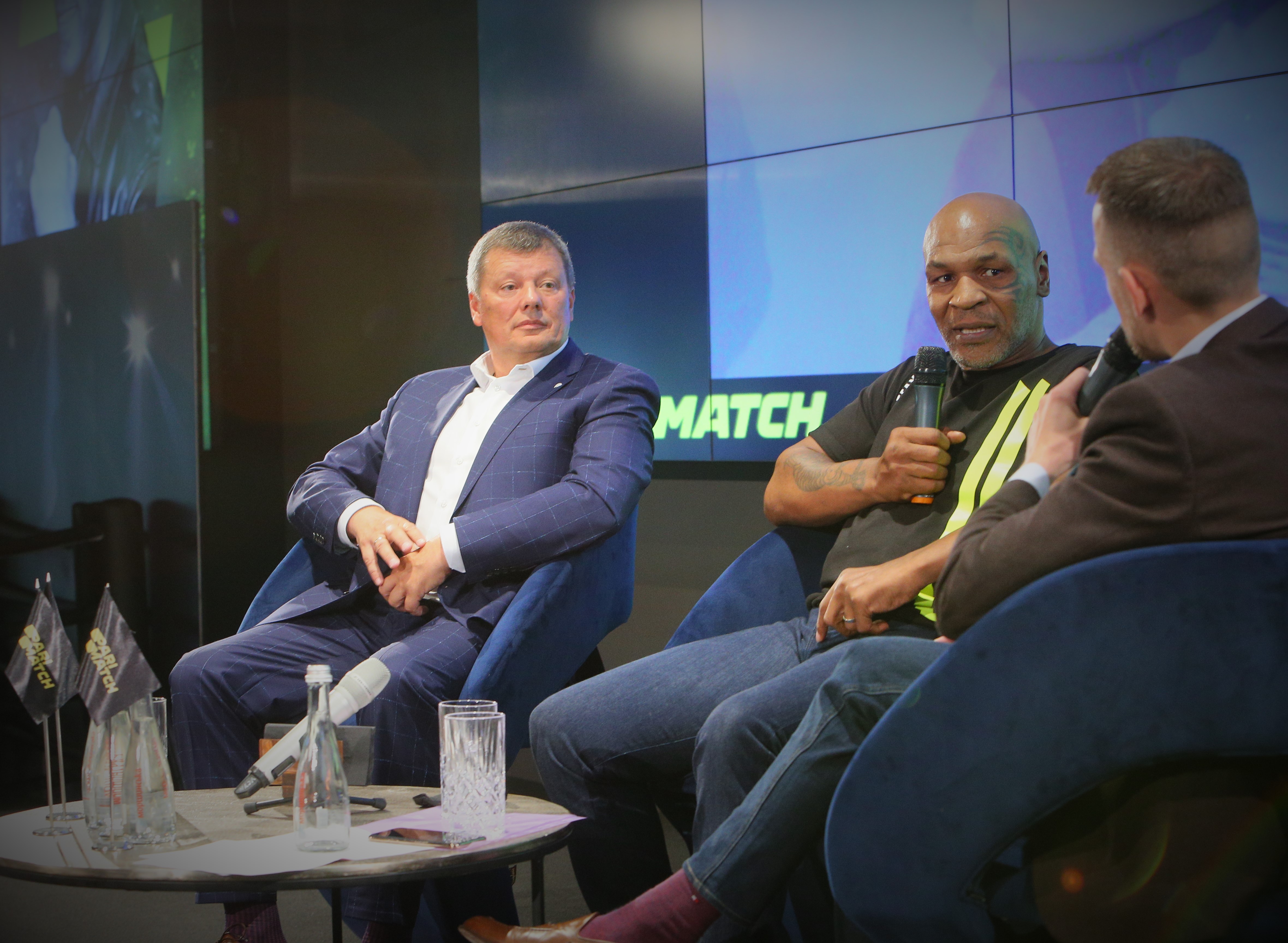 Легендарний Тайсон зустрівся у Києві з журналістами