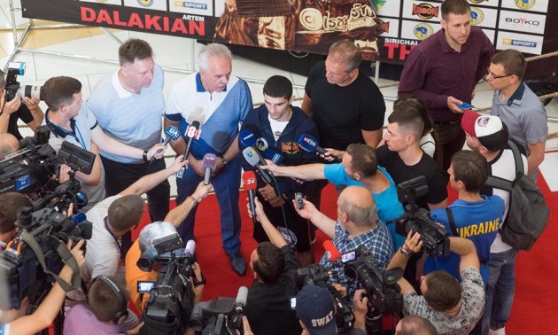 Далакян проведе захист титулу в Києві 8 лютого Далакян проведе захист титулу в Києві 8 лютого