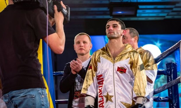 Далакян переміг Таворнхама технічним нокаутом Далакян переміг Таворнхама технічним нокаутом