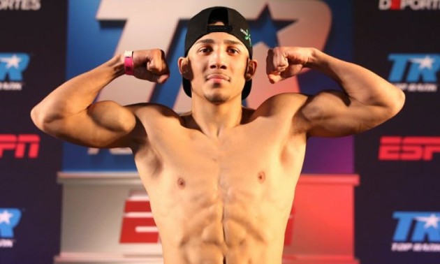 Лопес у другому раунді нокаутував Коммі та став володарем титулу IBF Лопес у другому раунді нокаутував Коммі та став володарем титулу IBF