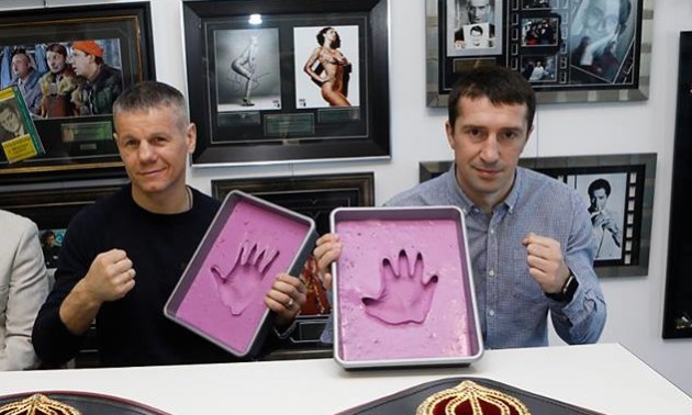 Екс-чемпіони світу з професійного боксу залишили свої відбитки на Стіні чемпіонів Екс-чемпіони світу з професійного боксу залишили свої відбитки на Стіні чемпіонів