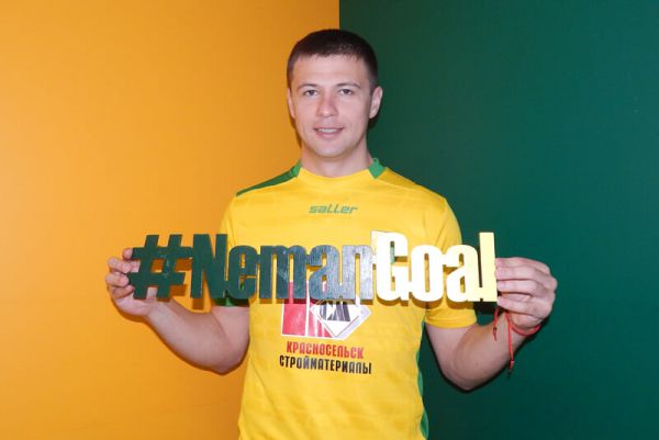 Офіційно. Український форвард перебрався до сусідів (ФОТО)