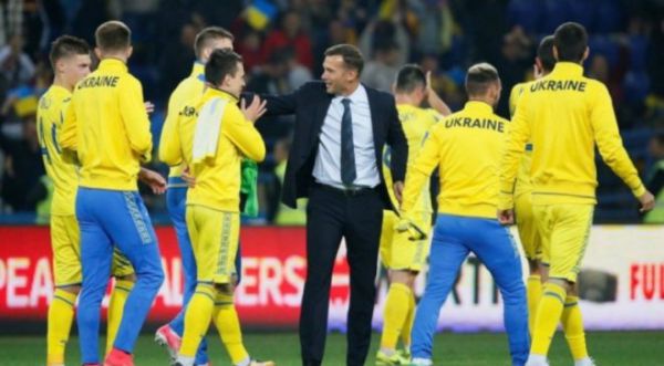 Шевченко відчитав двох гравців "Динамо" за їх пустощі  Шевченко відчитав двох гравців "Динамо" за їх пустощі