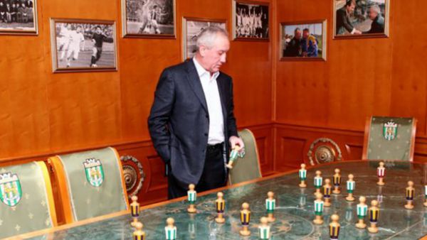 Екс-ультрас "Карпат" "розгромив" Димінського Екс-ультрас "Карпат" "розгромив" Димінського