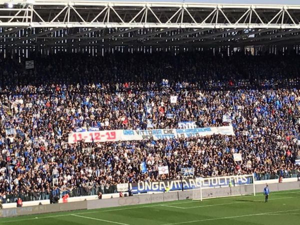 Фанати "Аталанти" потопталися по кістках "Шахтаря" (+ФОТО) Фанати "Аталанти" потопталися по кістках "Шахтаря" (+ФОТО)