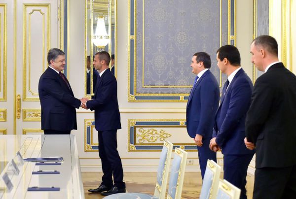 Джерело: Павелко не зміг звести президента УЄФА із Зеленським