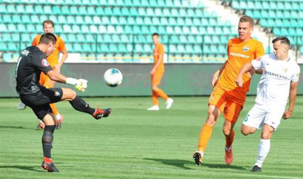 "Динамо" обіграло "Зорю", "Десна" втратила шанси на ЛЧ "Динамо" обіграло "Зорю", "Десна" втратила шанси на ЛЧ