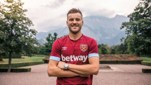 Ярмоленко прибув в розташування "Вест Хема" (ФОТО) Ярмоленко прибув в розташування "Вест Хема" (ФОТО)