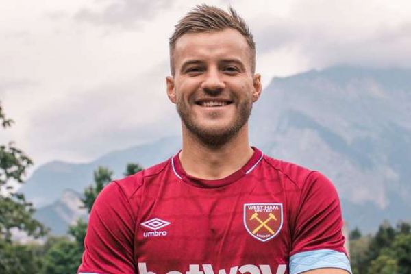 "Вест Хем" красиво привітав Ярмоленка з ювілеєм (ВІДЕО) "Вест Хем" красиво привітав Ярмоленка з ювілеєм (ВІДЕО)