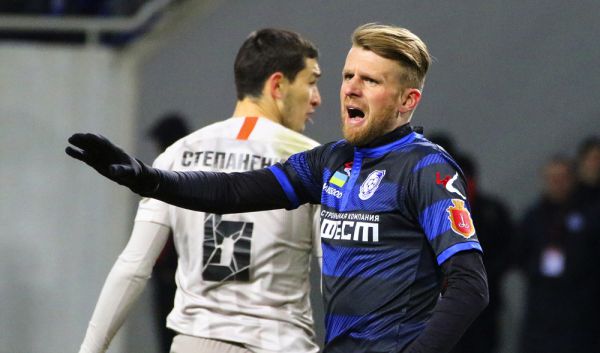 "Карпати" переглядають ветерана з "Чорноморця" "Карпати" переглядають ветерана з "Чорноморця"