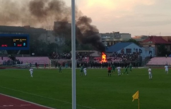 Як фанати "Волині" напали на арбітра (ВІДЕО)