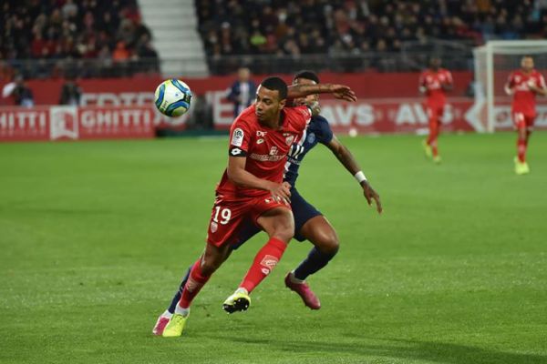 Ліга 1. 12 тур. Аутсайдер чемпіонату "Діжон" обіграв ПСЖ