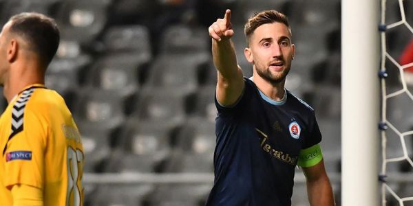 "Динамо" втримує де Пену і повертає нападника, безробітний Прийма