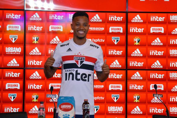 Втікача "Динамо" презентували у новій команді (+ФОТО) Втікача "Динамо" презентували у новій команді (+ФОТО)