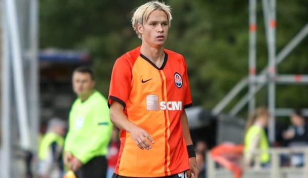 Шикарний пас таланта "Шахтаря" підірвав мережу (ВІДЕО) Шикарний пас таланта "Шахтаря" підірвав мережу (ВІДЕО)